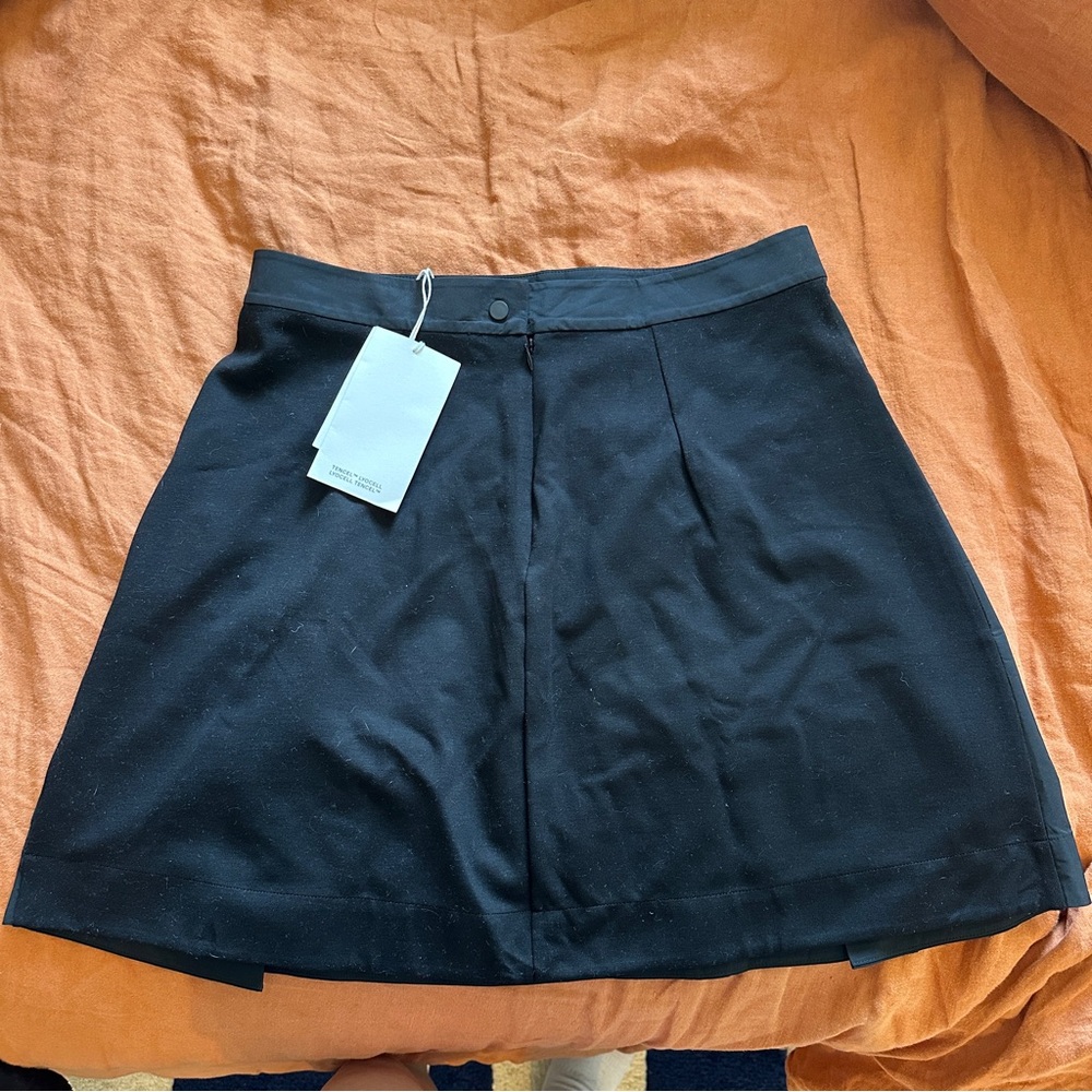 COS SHELL-PANEL A-LINE MINI
SKIRT - Black
